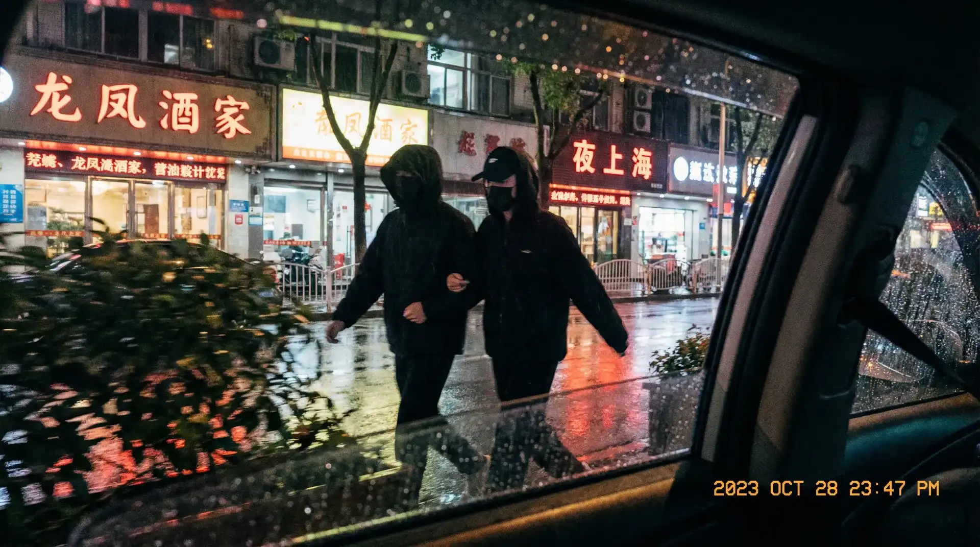 暖暖社区免费观看视频 - 顶流明星深夜密会现场抓拍照片